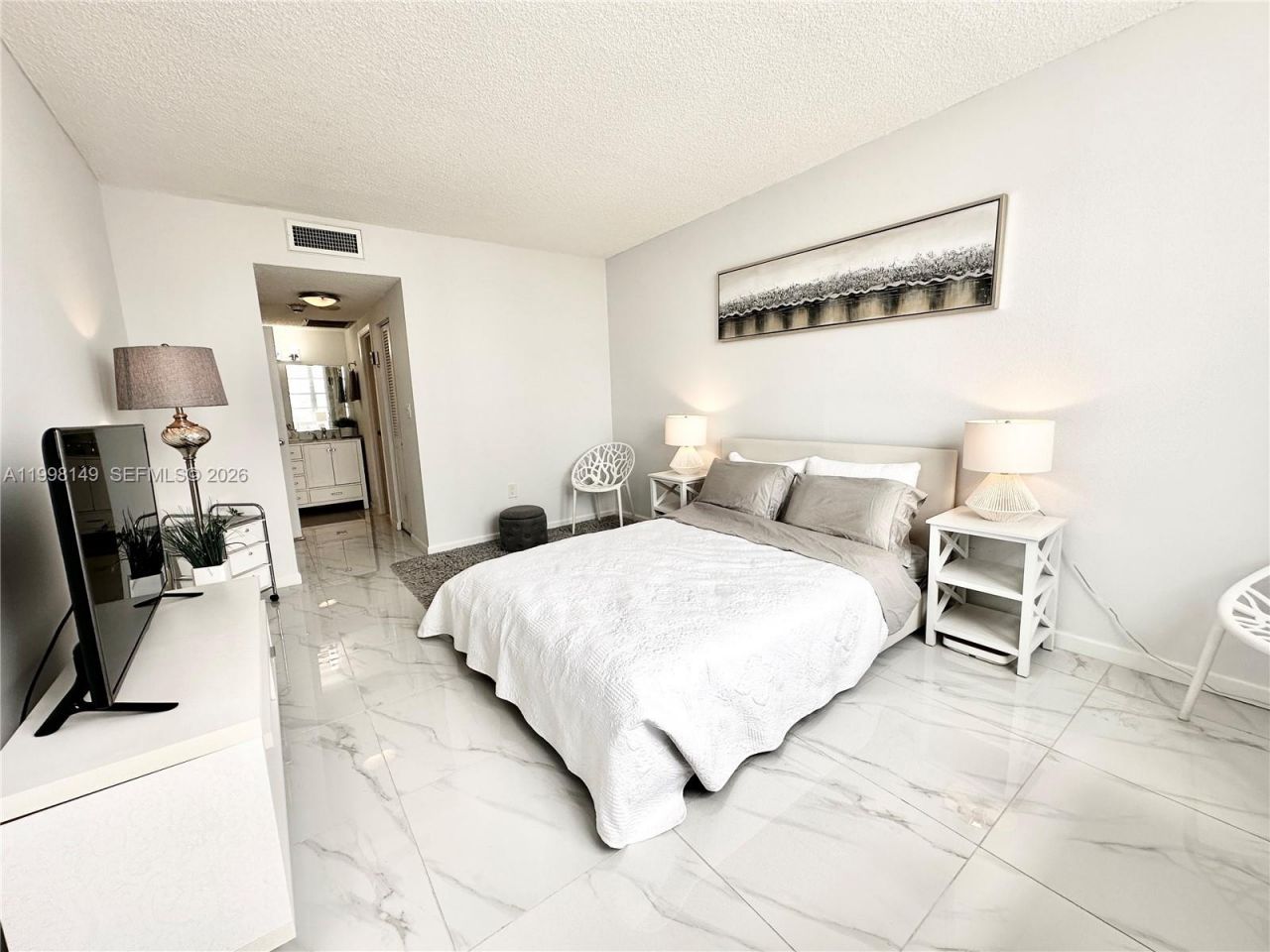 500 Bayview Dr, Unit 717, Sunny Isles Beach, FL 33160 Photo