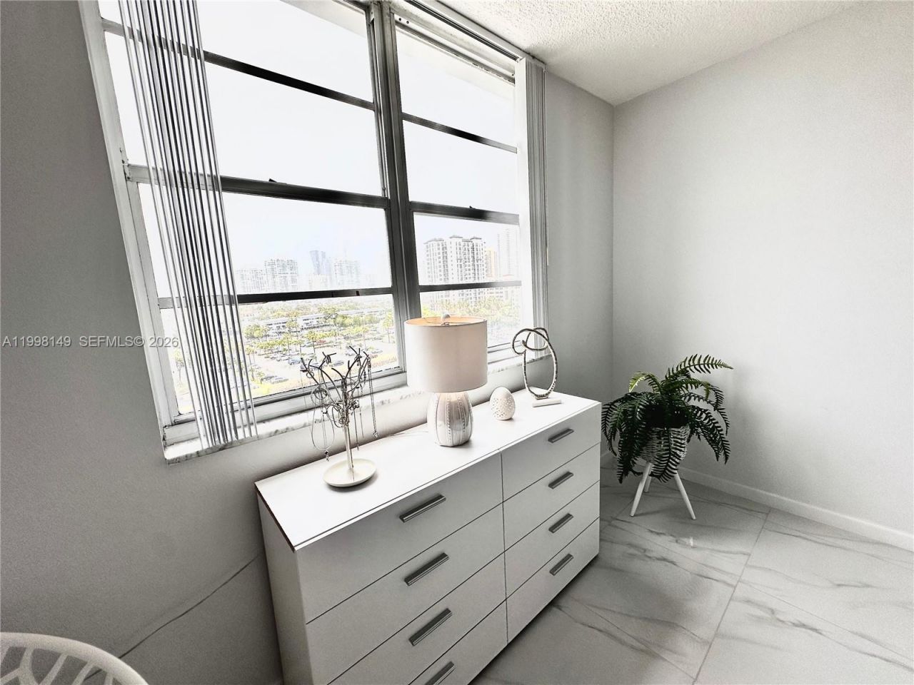 500 Bayview Dr, Unit 717, Sunny Isles Beach, FL 33160 Photo