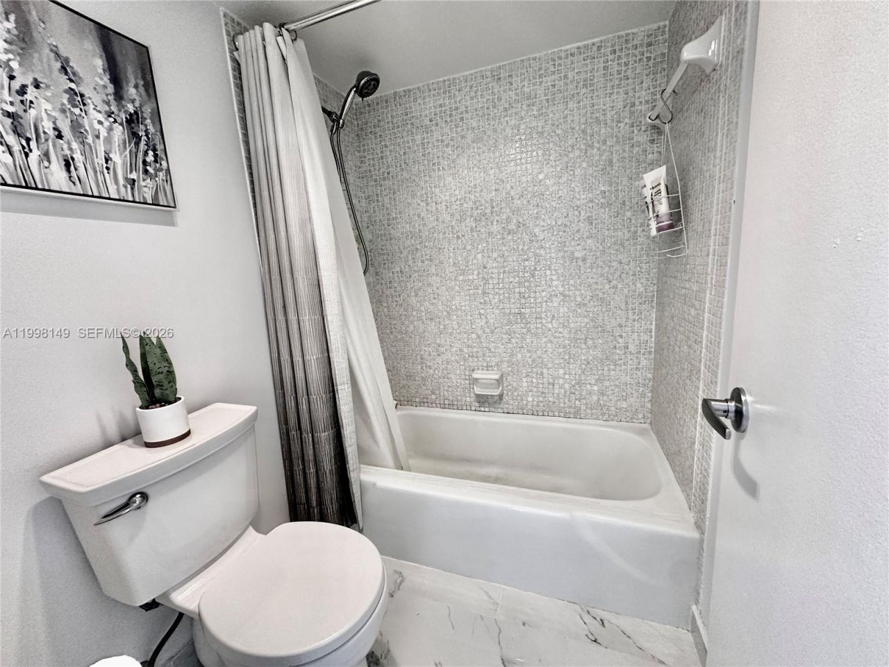 500 Bayview Dr, Unit 717, Sunny Isles Beach, FL 33160 Photo