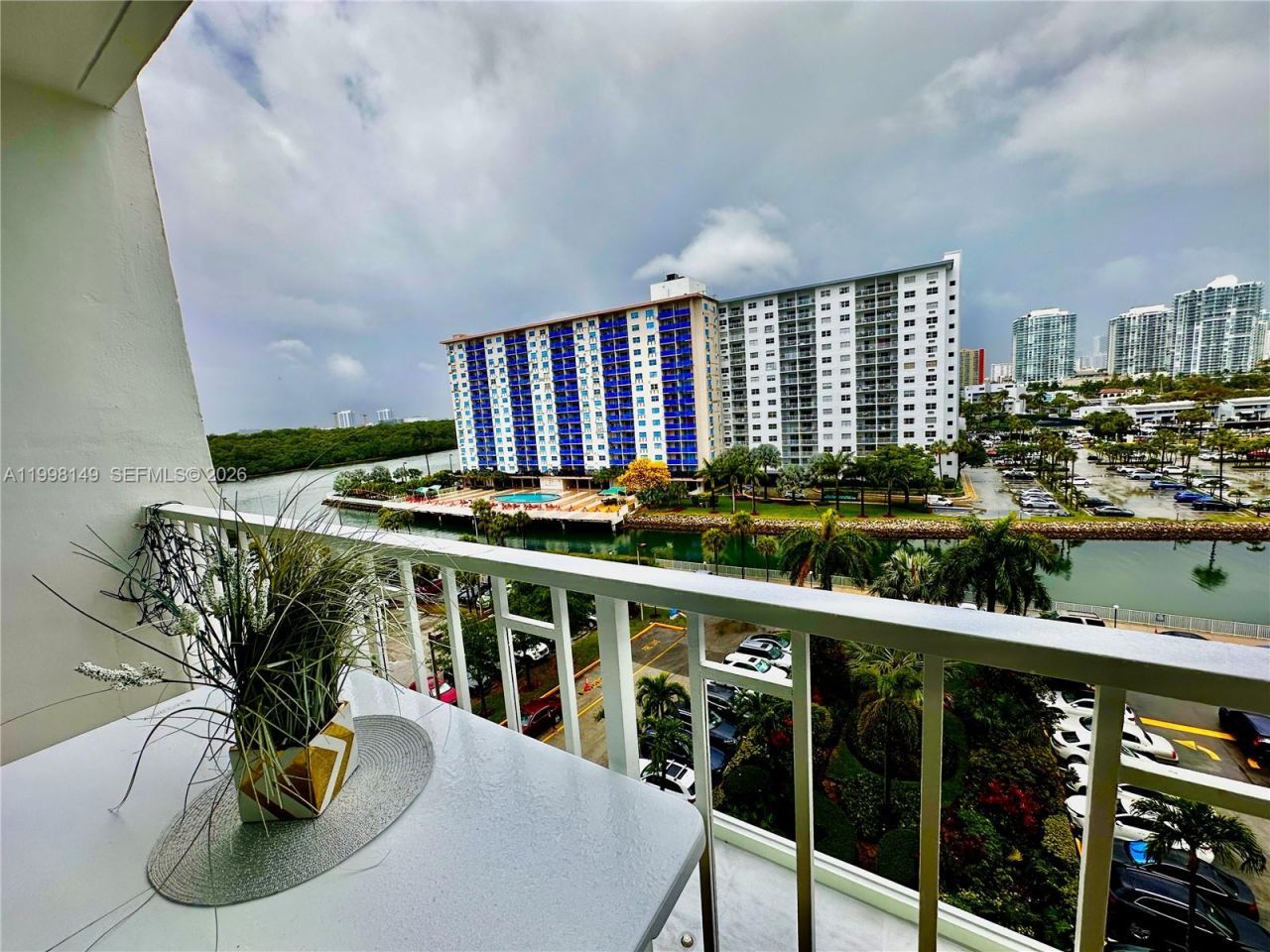 500 Bayview Dr, Unit 717, Sunny Isles Beach, FL 33160 Photo