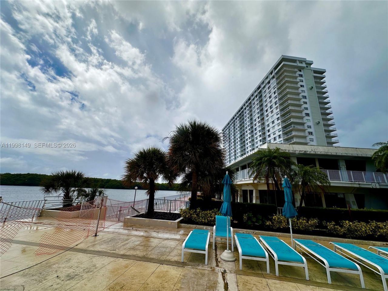 500 Bayview Dr, Unit 717, Sunny Isles Beach, FL 33160 Photo