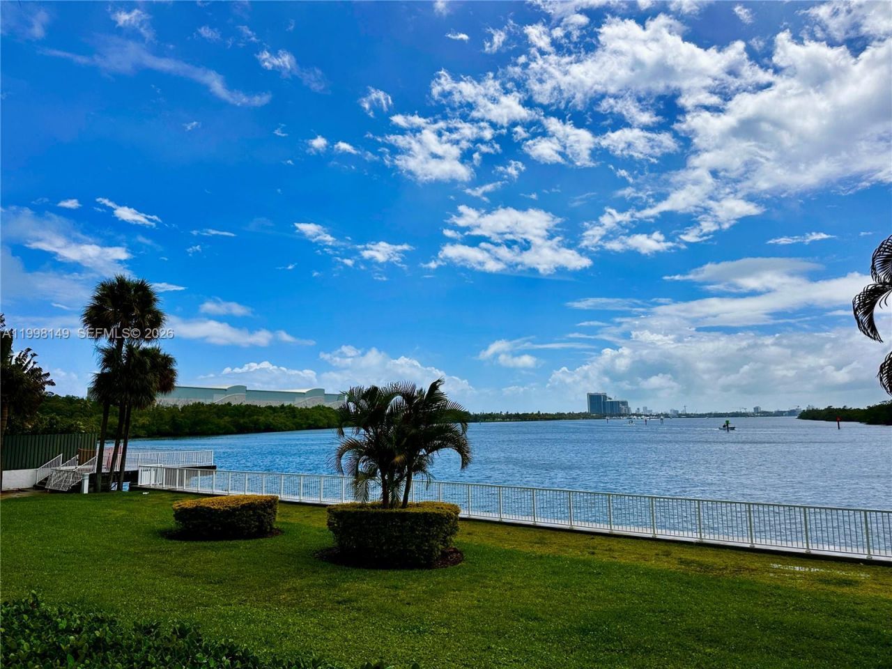 500 Bayview Dr, Unit 717, Sunny Isles Beach, FL 33160 Photo