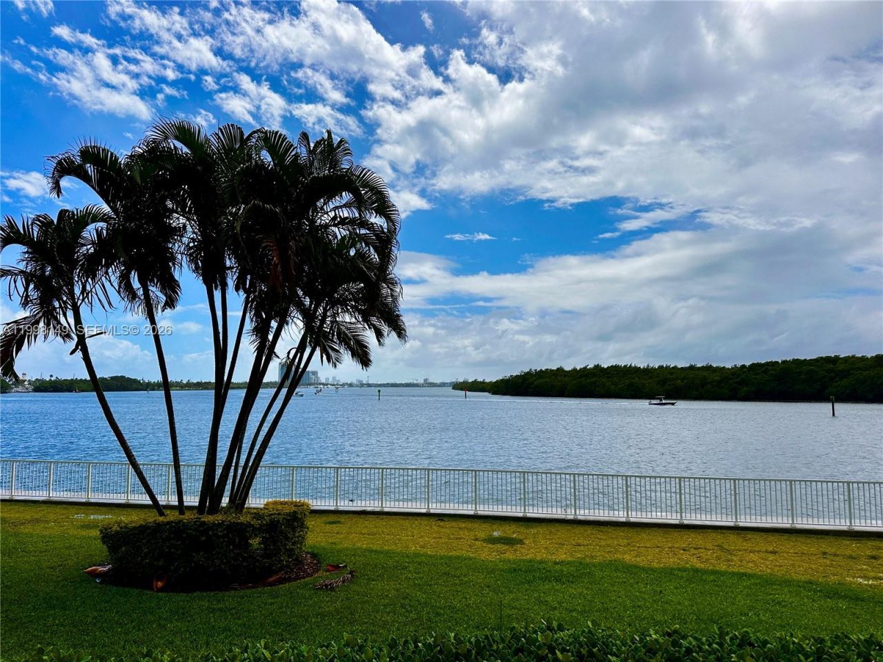 500 Bayview Dr, Unit 717, Sunny Isles Beach, FL 33160 Photo