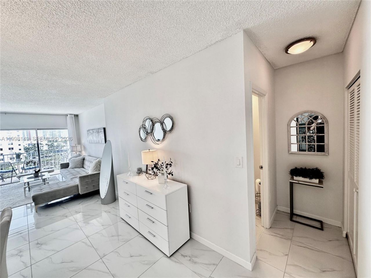 500 Bayview Dr, Unit 717, Sunny Isles Beach, FL 33160 Photo