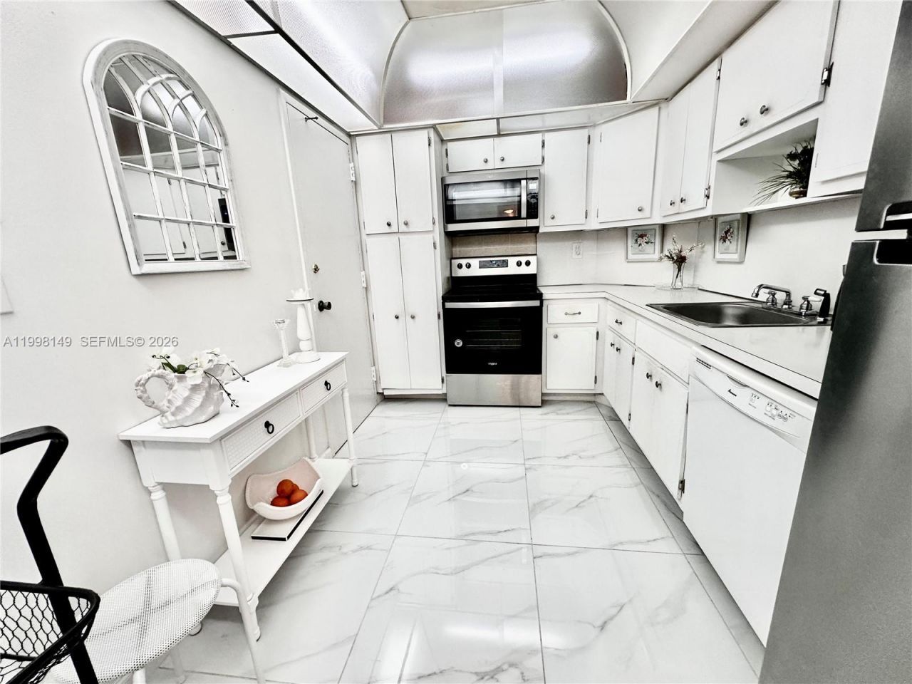 500 Bayview Dr, Unit 717, Sunny Isles Beach, FL 33160 Photo