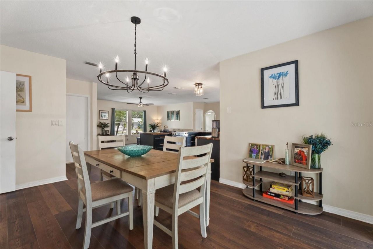 816 Queen Palm Lane , Sarasota, FL 34243 Photo