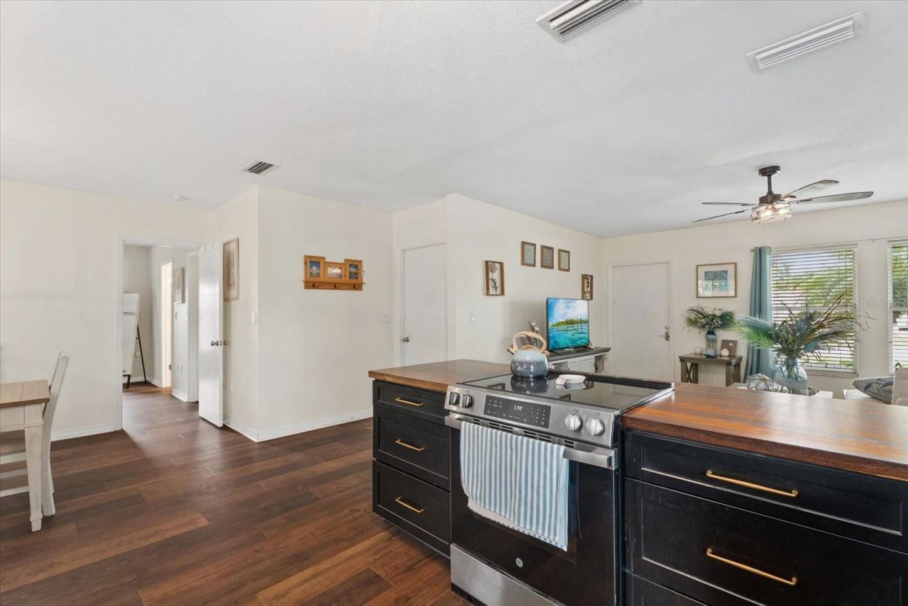 816 Queen Palm Lane , Sarasota, FL 34243 Photo