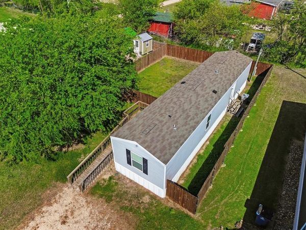 205 E Park Street , Frost, TX 76641