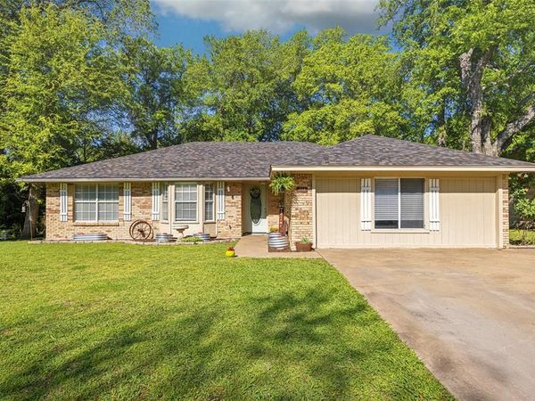 208 Rolling Hills Lane, Farmersville, TX 75442