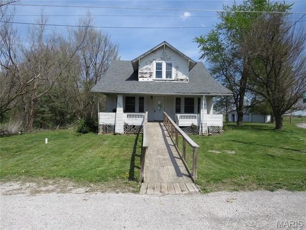 415 E Water Street , Wellsville, MO 63384