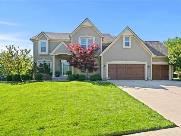 616 SW Trailpark Circle, Lee's Summit, MO 64081