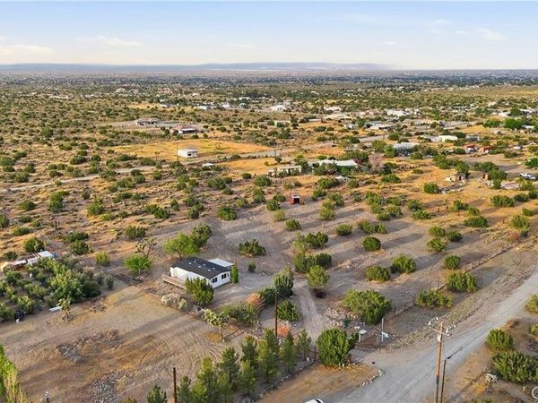 3038 White Fox Trail, Phelan, CA 92371