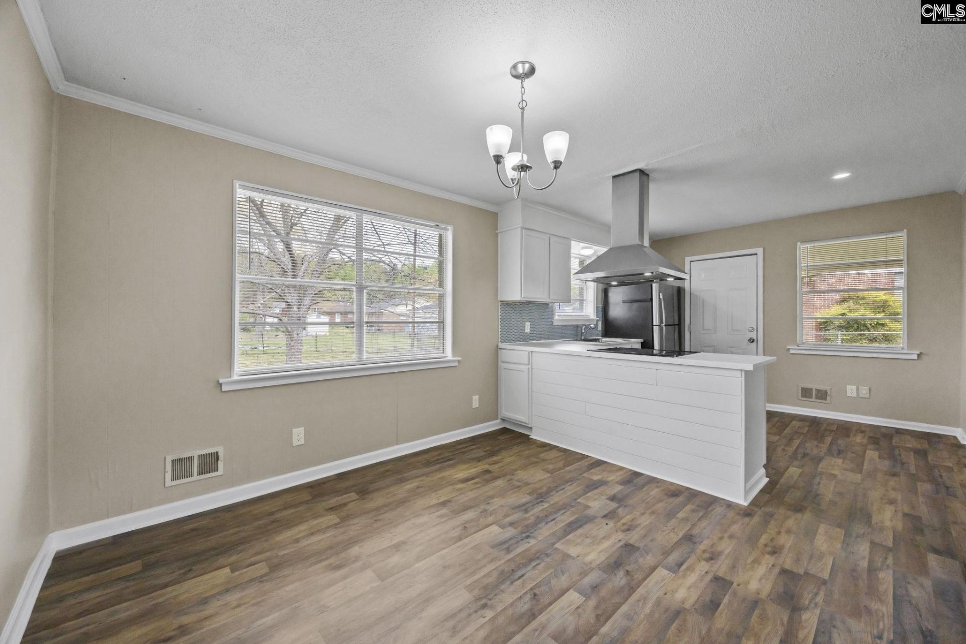 219 Dixon Drive Photo 5