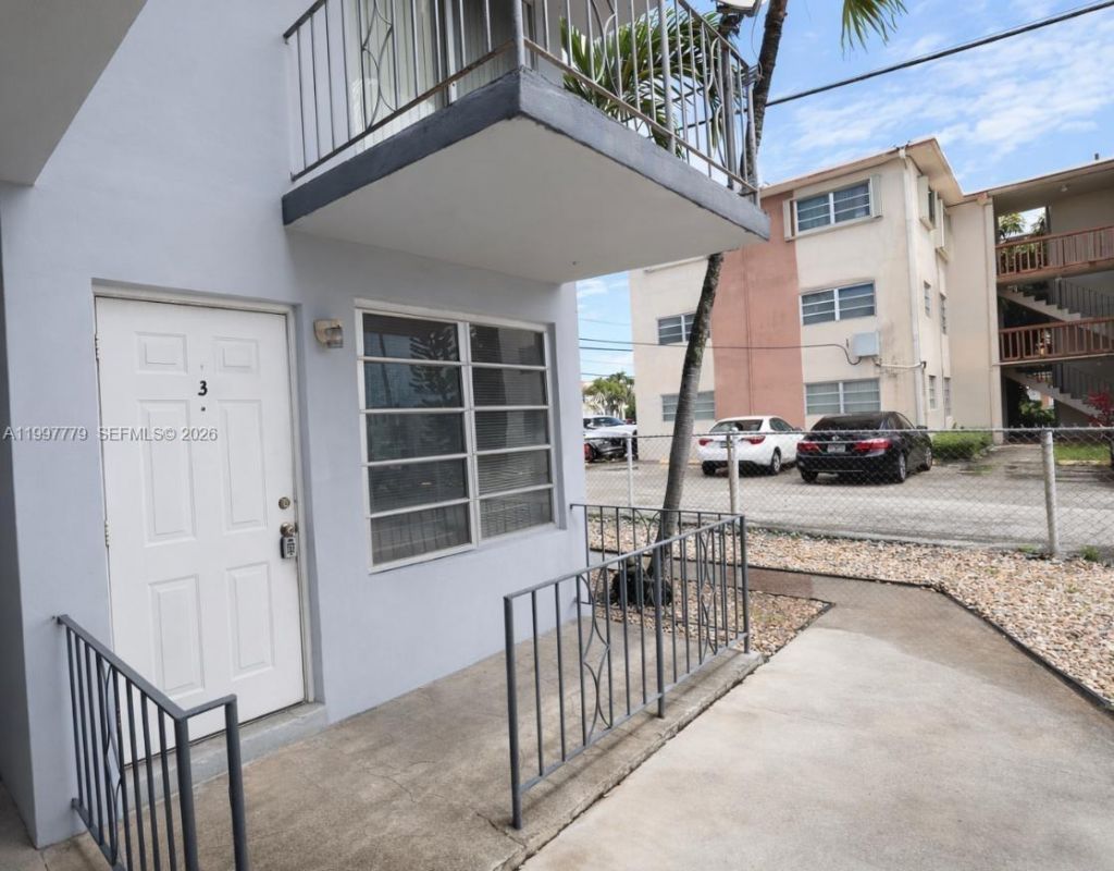 4381 W Flagler St , Unit 3, Miami, FL 33134 Photo