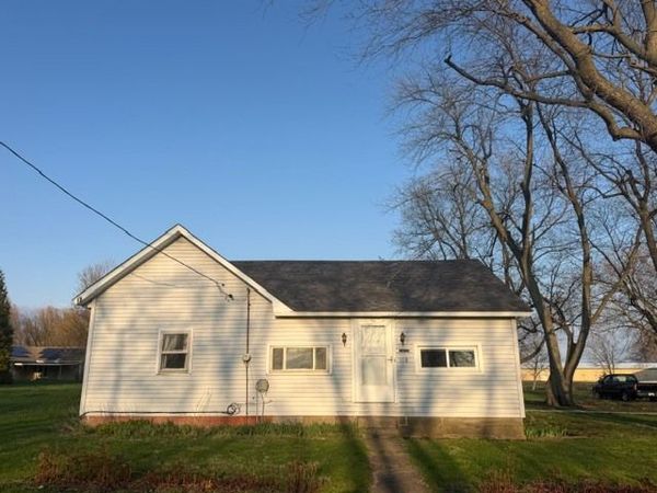 118 S Bloomington Street , Dewitt, IL 61735