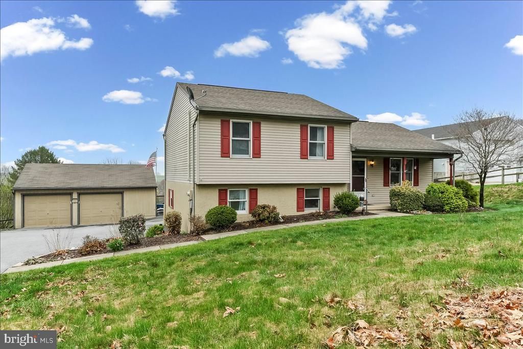 597 LANCASTER PIKE , NEW PROVIDENCE, PA 17560