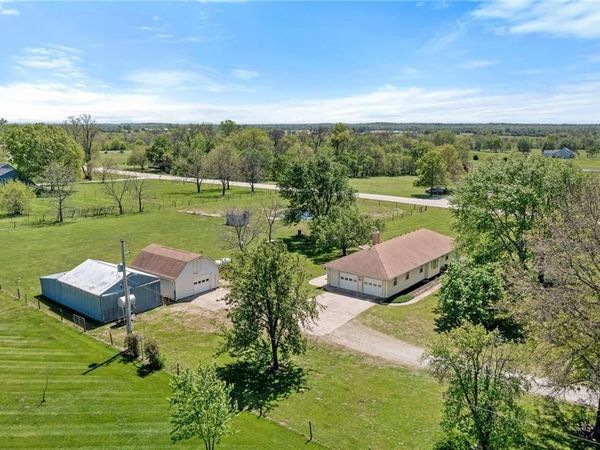 34255 Lookout Road, Osawatomie, KS 66064