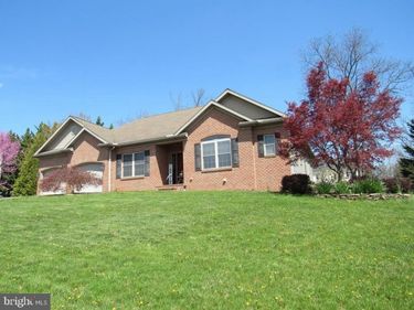 1321 BEE JAY DRIVE, YORK, PA 17404