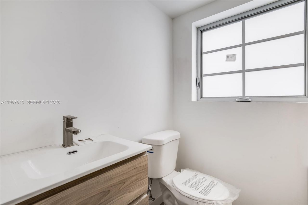 572 NE 67th St , Unit 5, Miami, FL 33138 Photo