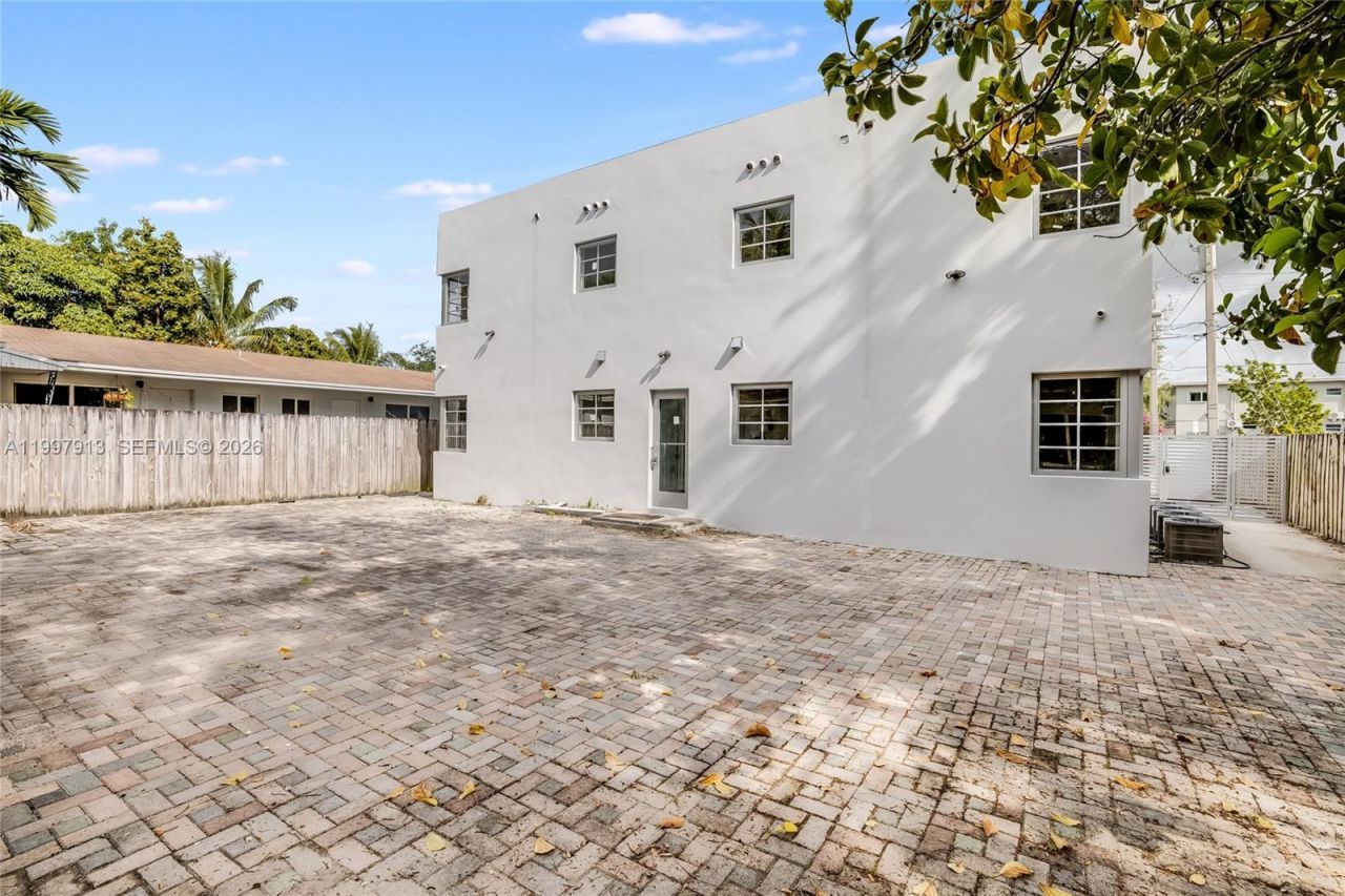 572 NE 67th St , Unit 5, Miami, FL 33138 Photo