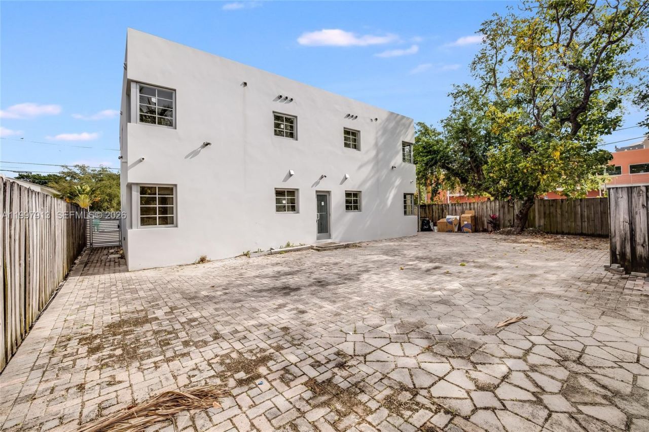 572 NE 67th St , Unit 5, Miami, FL 33138 Photo