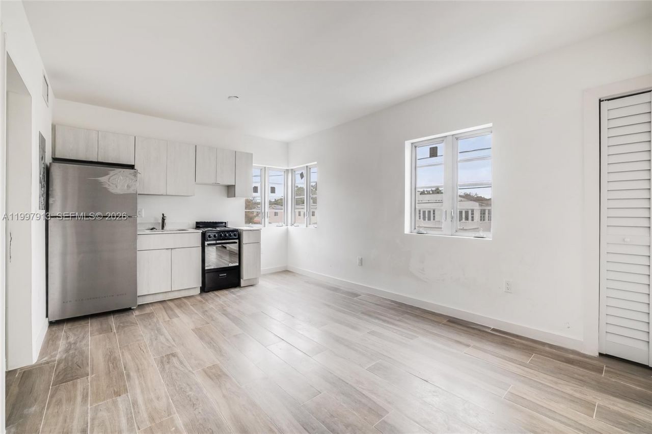 572 NE 67th St , Unit 5, Miami, FL 33138 Photo
