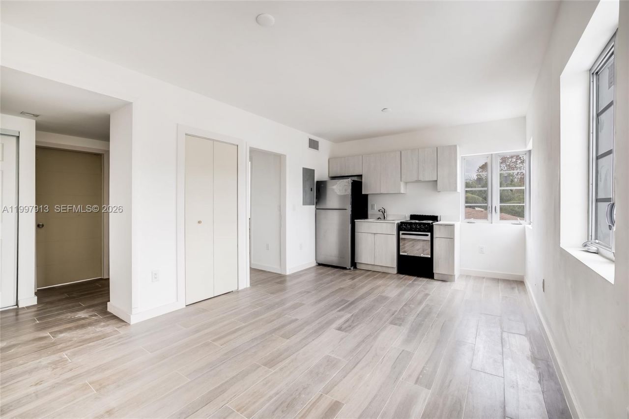 572 NE 67th St , Unit 5, Miami, FL 33138 Photo