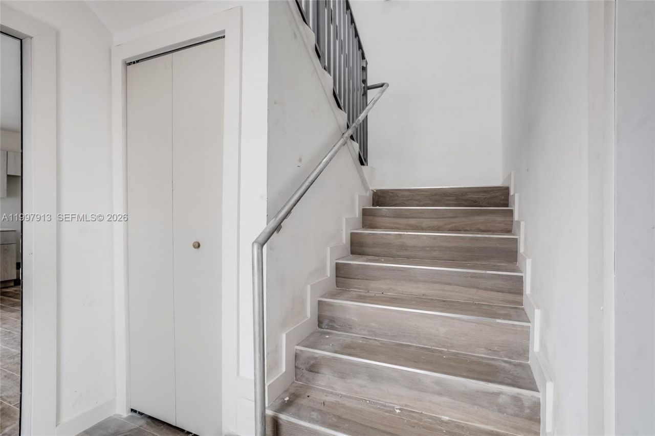 572 NE 67th St , Unit 5, Miami, FL 33138 Photo