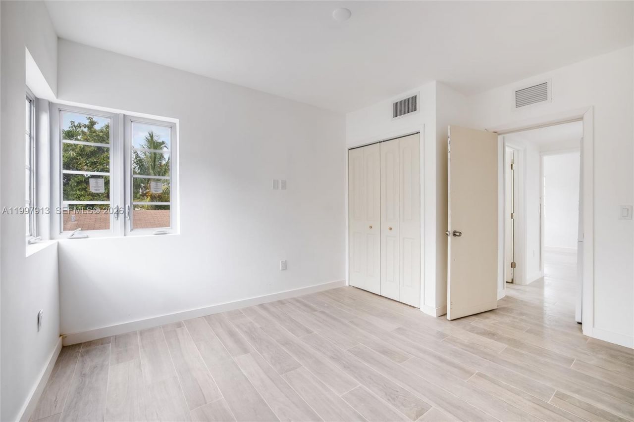 572 NE 67th St , Unit 5, Miami, FL 33138 Photo