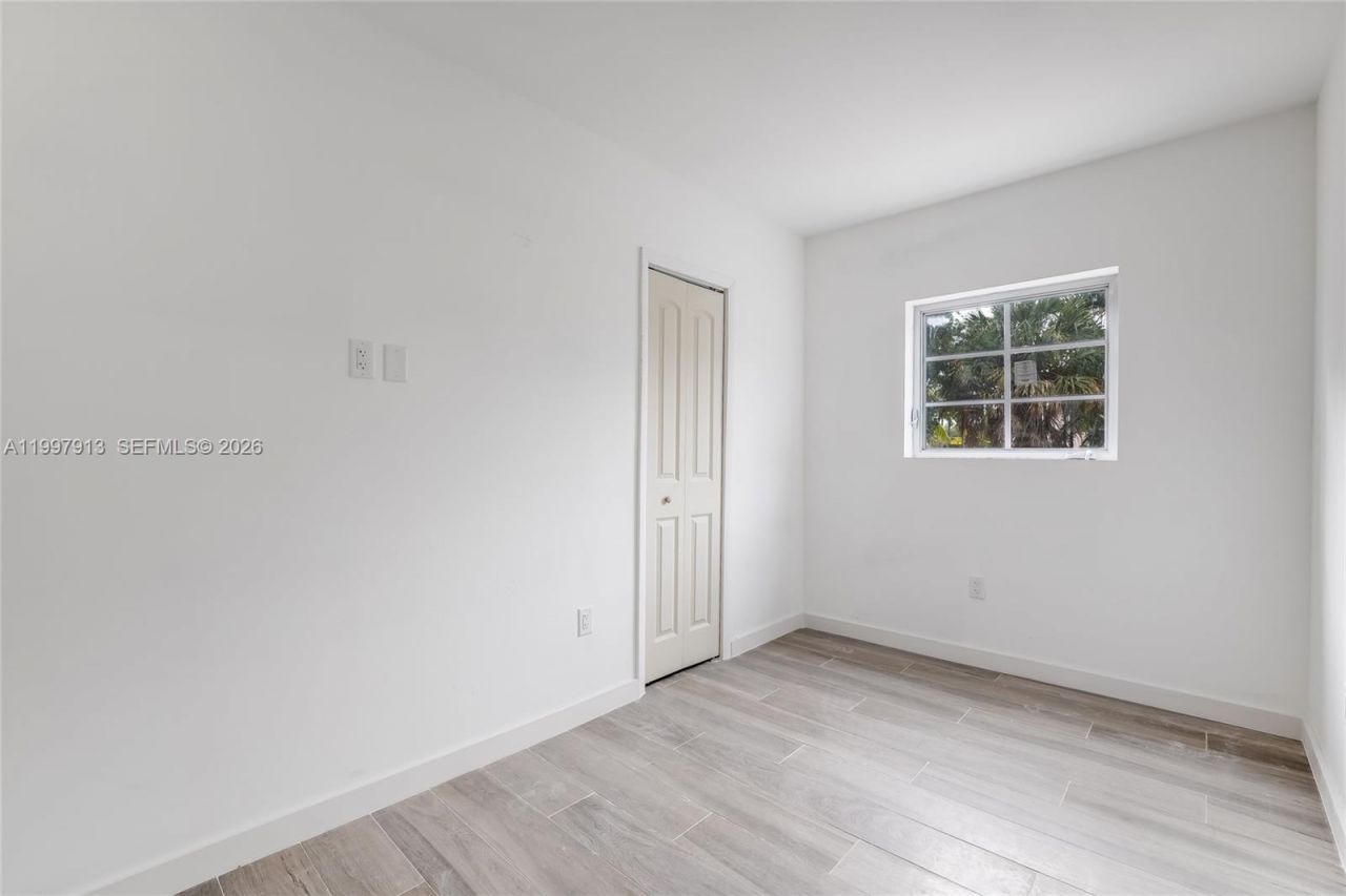 572 NE 67th St , Unit 5, Miami, FL 33138 Photo