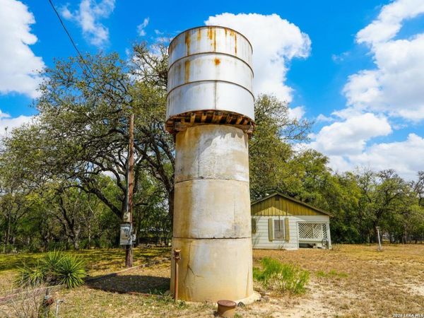 137 Kitty Hawk, Universal City, TX 78148