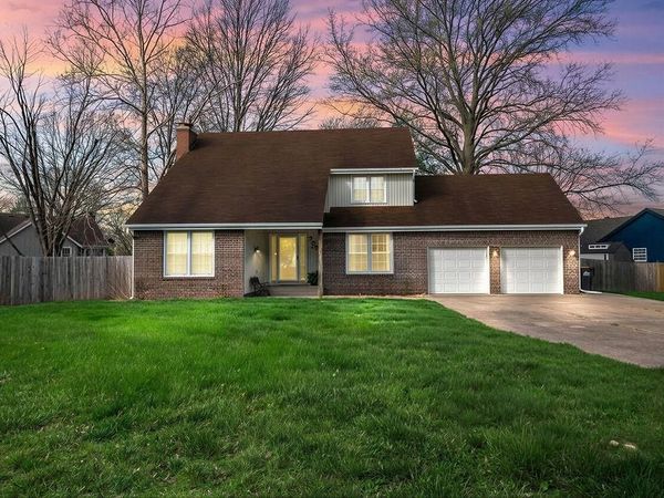 709 NW 41st Street, Blue Springs, MO 64015