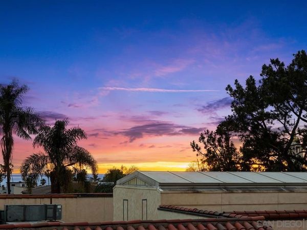 7550 Eads, Unit 207, La Jolla, CA 92037