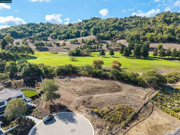 20 Adobe Ct, Orinda, CA 94563