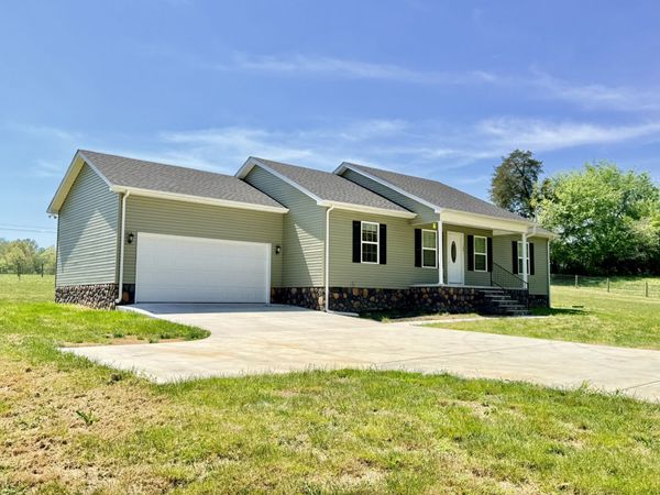 1041 Hurricane Rd, Tullahoma, TN 37388