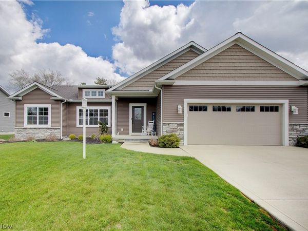 2594 Carlton Street NW, North Canton, OH 44720