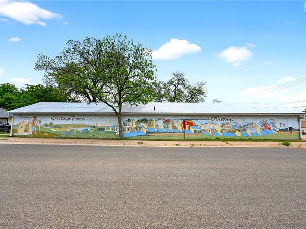 401 E 6th ST, Lampasas, TX 76550