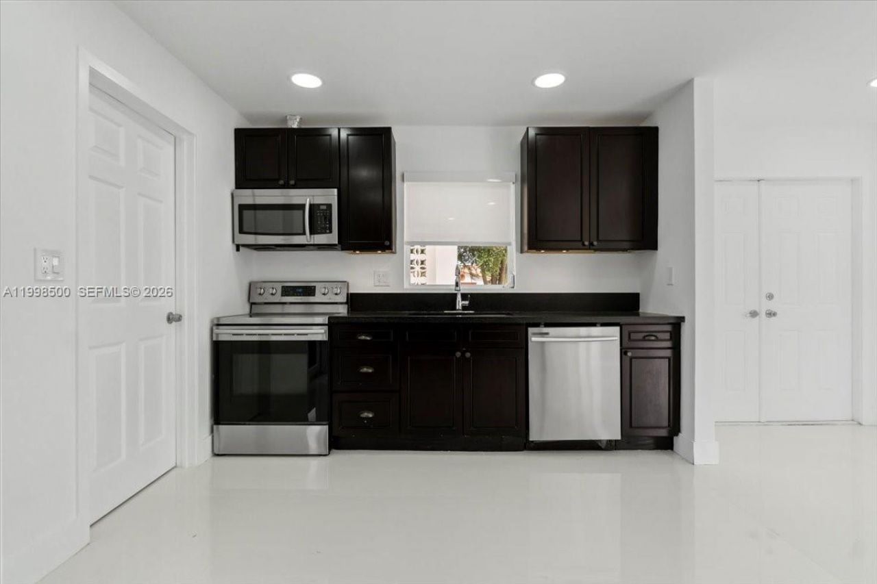 1910 NW 36th St , Unit n/a, Oakland Park, FL 33309 Photo