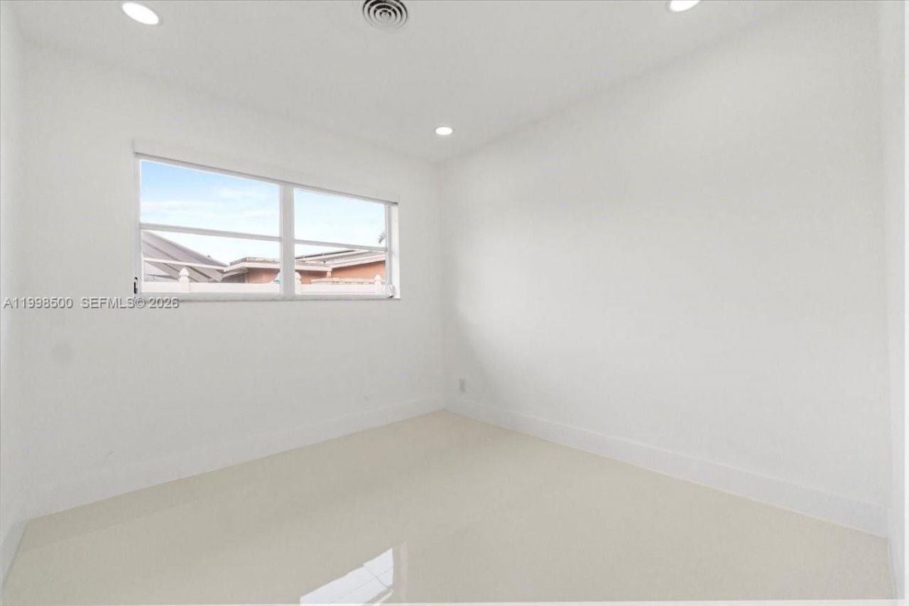 1910 NW 36th St , Unit n/a, Oakland Park, FL 33309 Photo