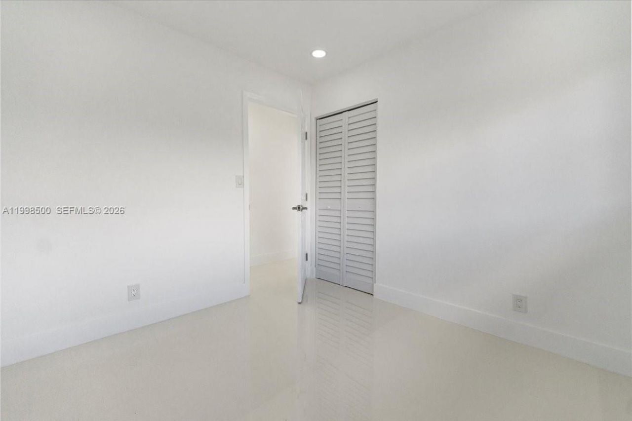 1910 NW 36th St , Unit n/a, Oakland Park, FL 33309 Photo