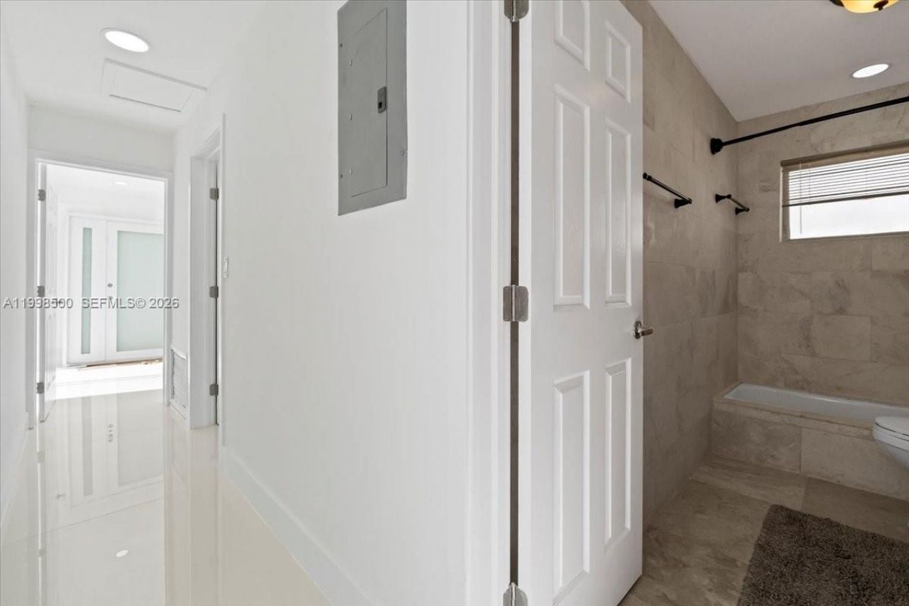 1910 NW 36th St , Unit n/a, Oakland Park, FL 33309 Photo