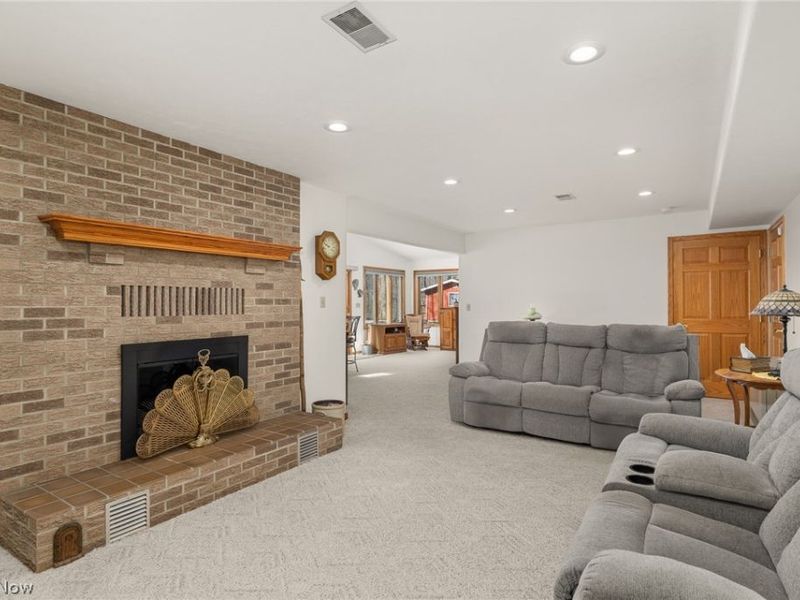 843 Wildwood Drive, Willard, OH 44890 Photo 11