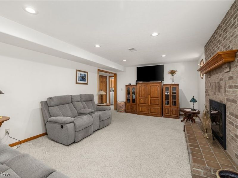 843 Wildwood Drive, Willard, OH 44890 Photo 12