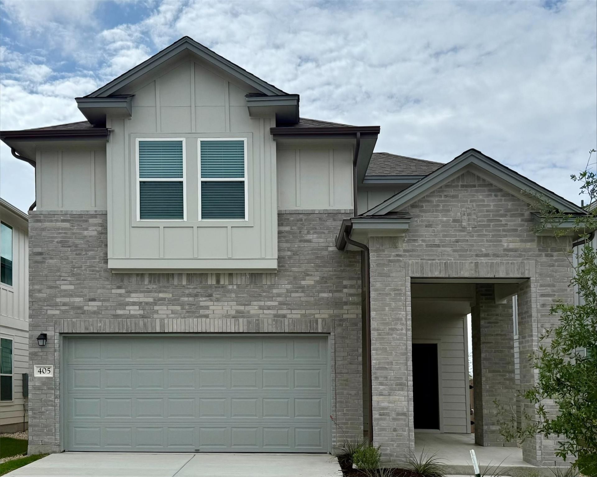 405 Young St, Buda, TX 78610 Main Photo