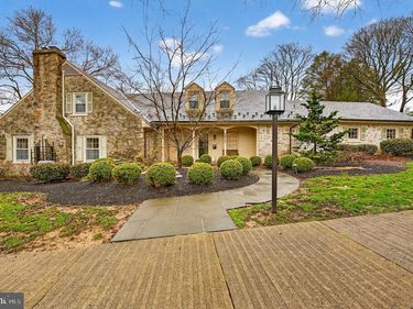 2011 SYCAMORE STREET, BETHLEHEM, PA 18017