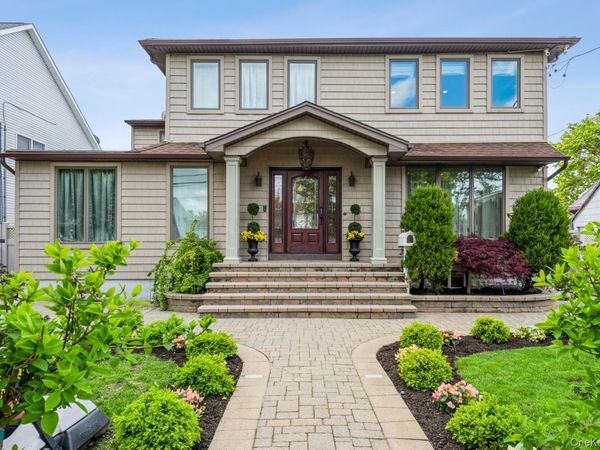 82 Division Avenue , Massapequa, NY 11758