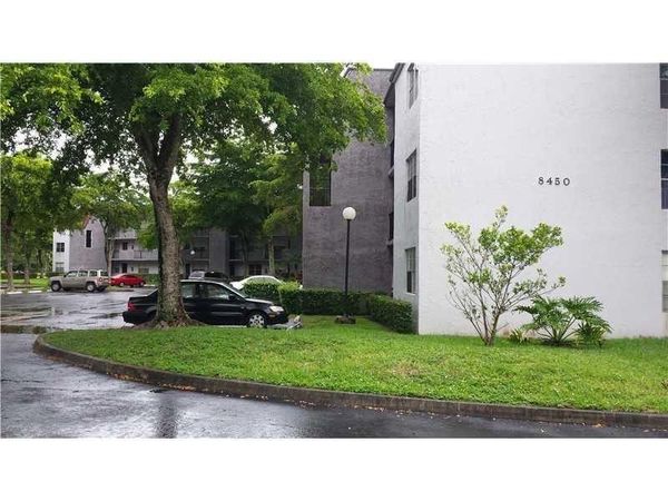 8450 Lagos De Campo Boulevard, Unit 201, Tamarac, FL 33321