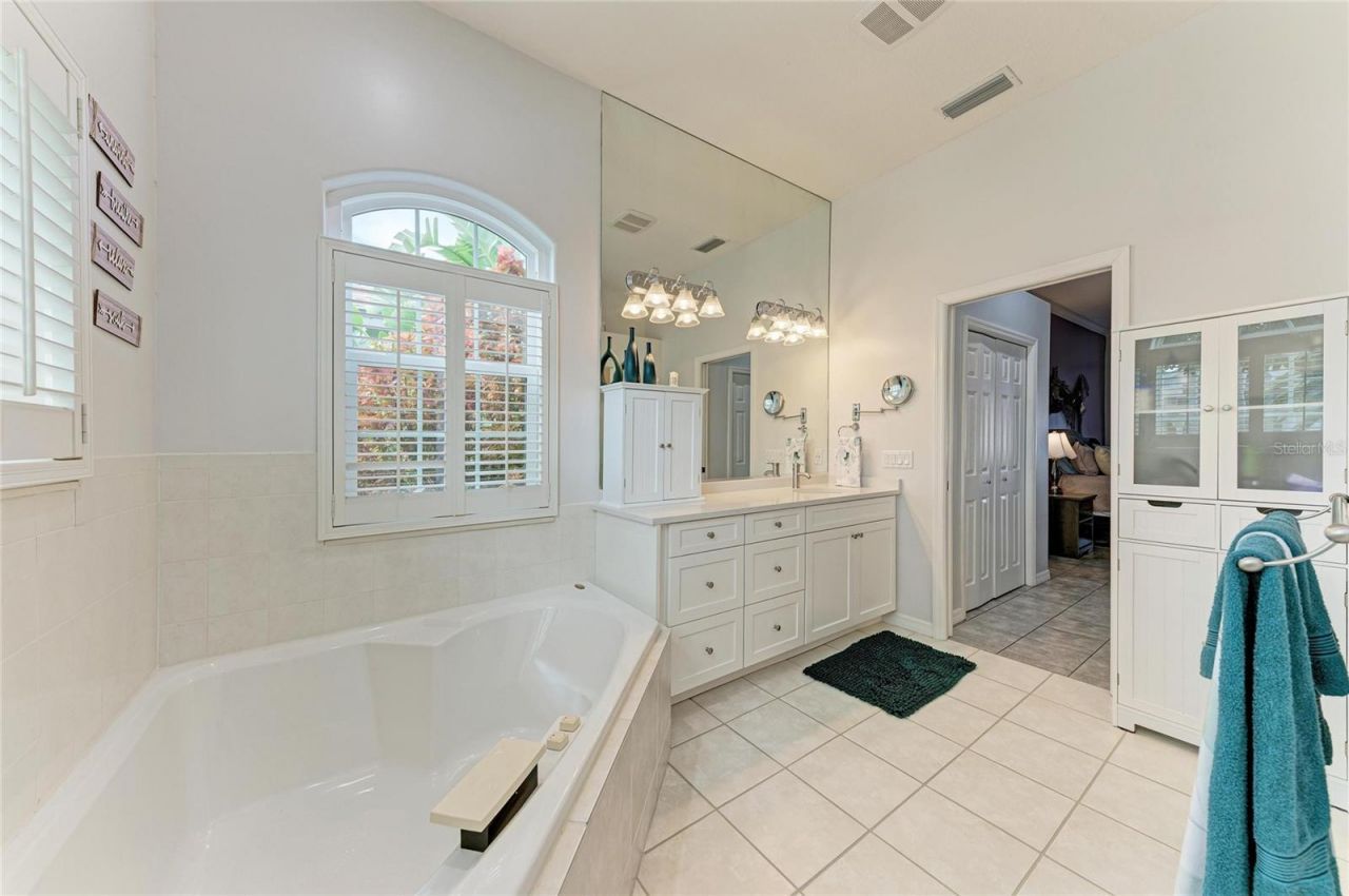4735 Spinnaker Drive, Bradenton, FL 34208 Photo