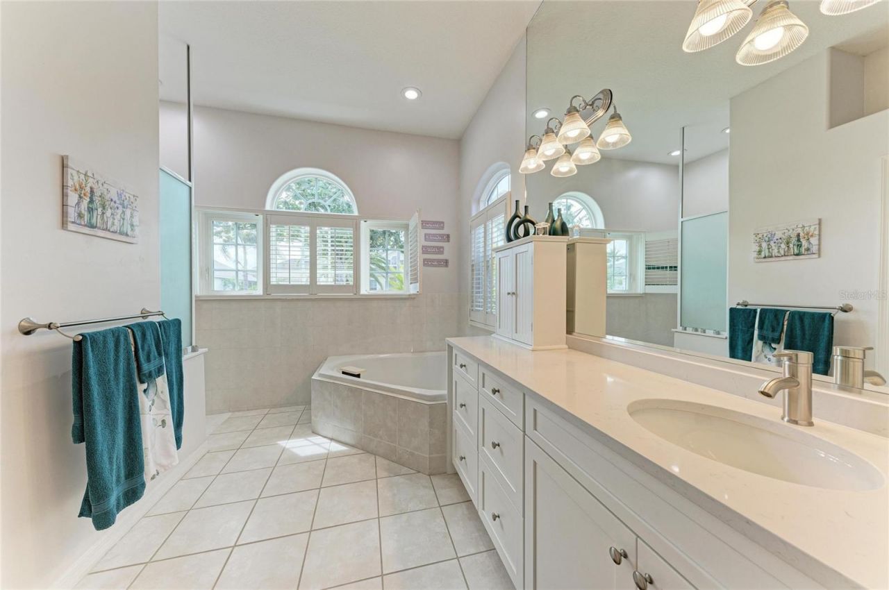 4735 Spinnaker Drive , Bradenton, FL 34208 Photo