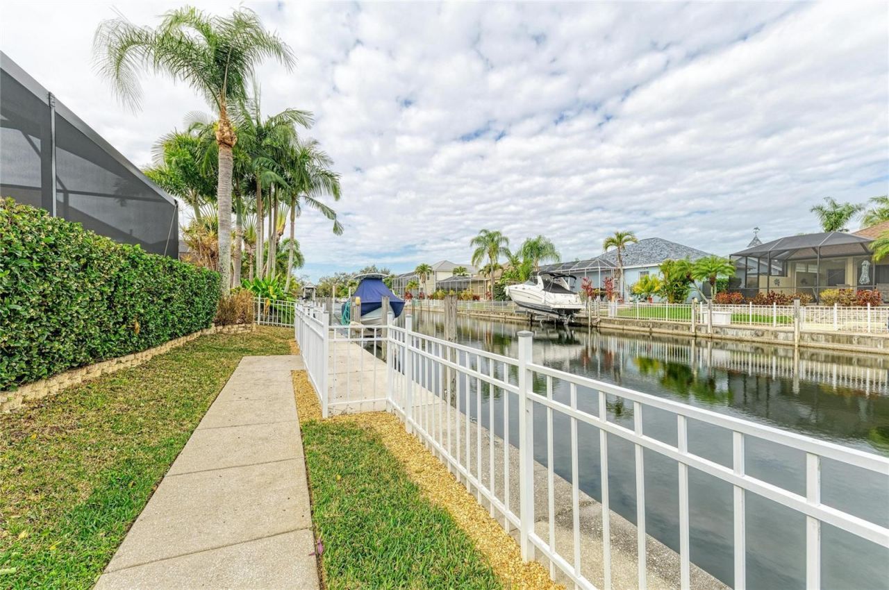 4735 Spinnaker Drive, Bradenton, FL 34208 Photo